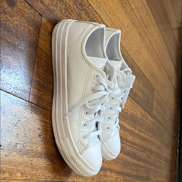 Converse White Leather Low-Top Sneakers EUC - Picture 6 of 11